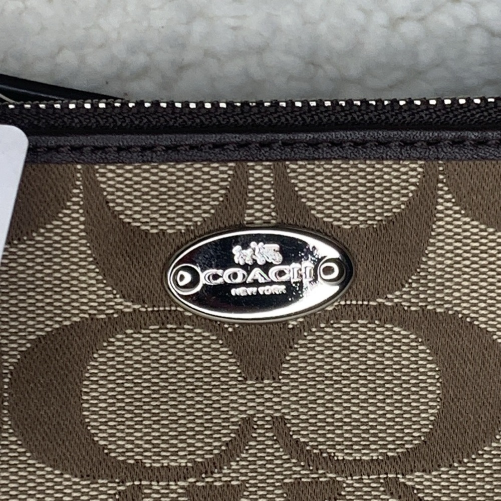 BRAND NEW, NWT Coach Corner zip fabric wristlet - Picture 3 of 5